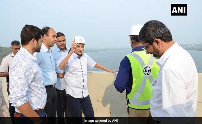 BJP Showing Manohar Parrikar As "He-Man, Superman" In Photos: Congress