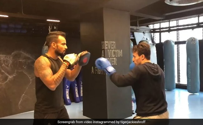 टाइगर श्रॉफ धांसू एक्शन के लिए यूं करते हैं प्रैक्टिस, Video देख आप हो जाएंगे Shocked