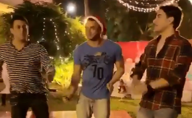 सलमान खान ने अपने भाइयों संग Christmas पर मचाया धमाल, वायरल हो गया Video