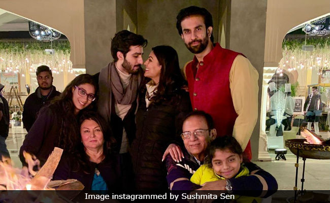 In Sushmita Sen's 'Portrait Of An Ever Growing Family,' Enter Rohman Shawl