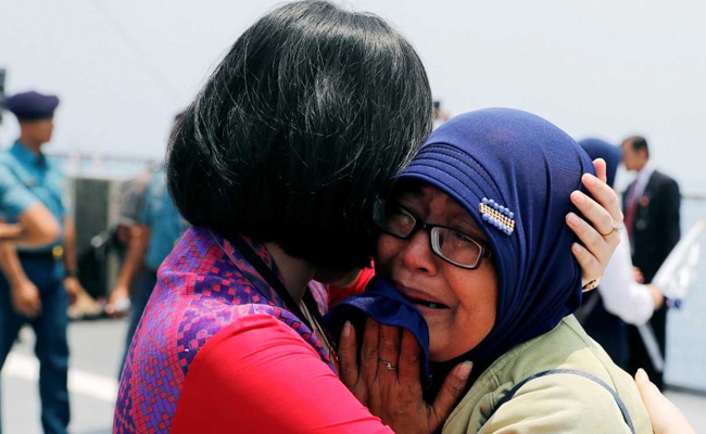 Lion Air Crash Victims' Families To Rally As Hunt For Wreckage Steps Up