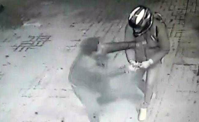 Held At Gunpoint, Student Snatches Pistol From Thief At Delhi Fuel Pump