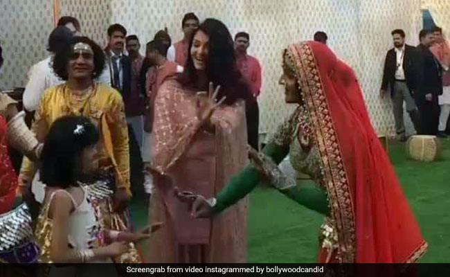 Isha Ambani Wedding: बेटी अराध्या ने किया 'राजस्थानी डांस' तो जोर-जोर से हंसने लगीं ऐश्वर्या राय, देखें VIDEO