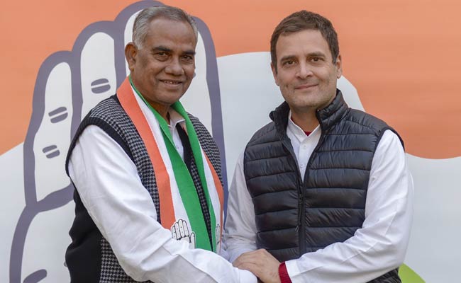 JDU's Jharkhand State President Joins Congress, Welcomed By Rahul Gandhi