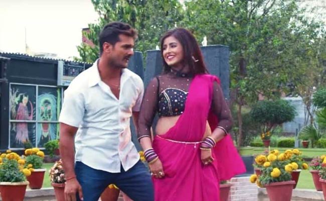 खेसारी लाल यादव को आकांक्षा की मीठी बोली ने किया घायल, बोले- ले गईलू करेजा सीना खोल के; देखें Viral Video