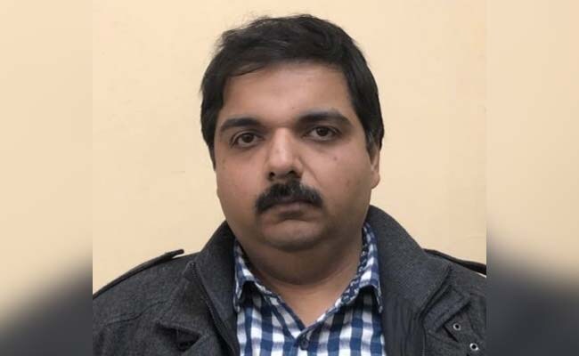 लुटेरा दूल्हा! झूठ बोलकर की शादी, दो हफ्ते बाद कैश और गहने लेकर फरार, अब तक 21 लड़कियों को बनाया शिकार लुटेरा दूल्हा! झूठ बोलकर की शादी, दो हफ्ते बाद कैश और गहने लेकर फरार, अब तक 21 लड़कियों को बनाया शिकार