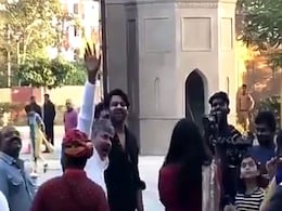 राजामौलि के बेटे की शादी में नाचे बाहुबली तो देवसेना ने यूं मारी एंट्री...देखें Video राजामौलि के बेटे की शादी में नाचे बाहुबली तो देवसेना ने यूं मारी एंट्री...देखें Video