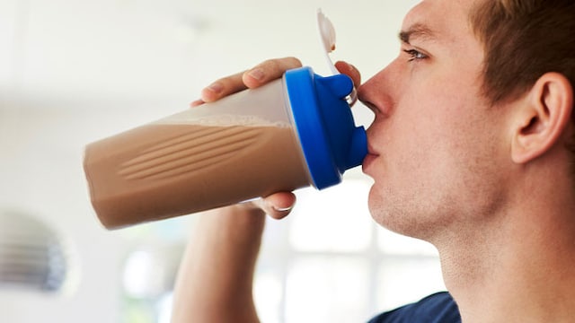 Protein shakes will help in reducing your appetite by affecting your hunger hormones.