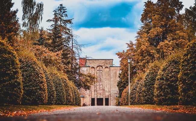 Man's Birthday Celebrated In Crematorium In Maharashtra