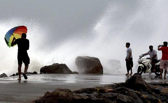 Cyclone Phethai To Hit Andhra Pradesh Today, Coastal Areas On Alert: 10 Points