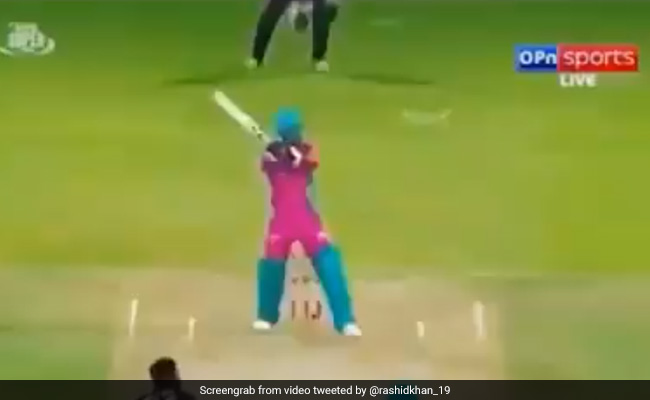 राशिद खान ने दी एमएस धोनी को टक्कर, जड़ दिया इतना लंबा हेलीकॉप्टर शॉट, देखें VIDEO