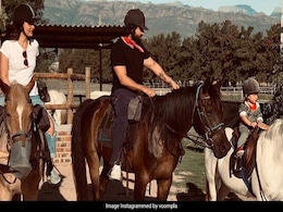 तैमूर अली खान का साउथ अफ्रीका में दिखा एकदम नया अंदाज, सैफ-करीना संग की घुड़सवारी- देखें Viral Photo तैमूर अली खान का साउथ अफ्रीका में दिखा एकदम नया अंदाज, सैफ-करीना संग की घुड़सवारी- देखें Viral Photo