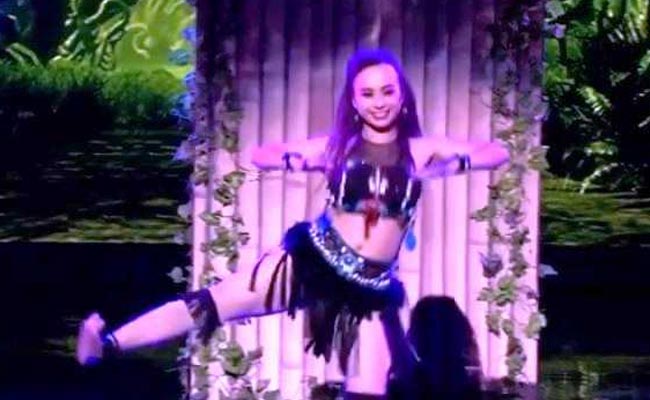 Video: मलाइका अरोड़ा-करन जौहर हुए प्रोनीता के डांस के फैन, किरण खेर बोलीं- 'थोड़ा आपत्तिजनक है' और फिर...