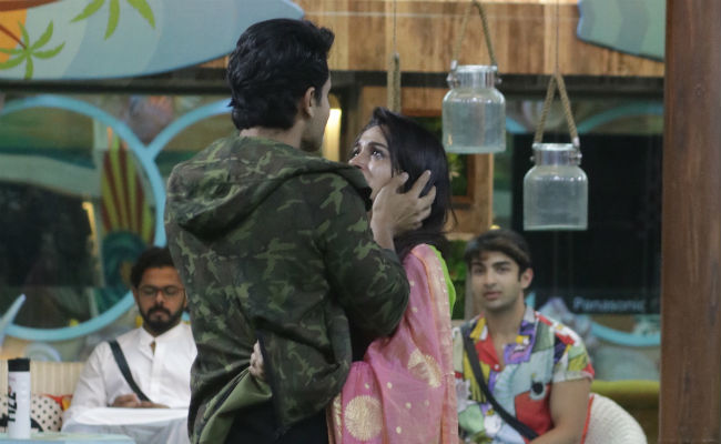 <i>Bigg Boss 12</i>, Day 85, Written Update: Dipika Kakar And Shoaib Ibrahim Gave The Contestants Major Couple Goals