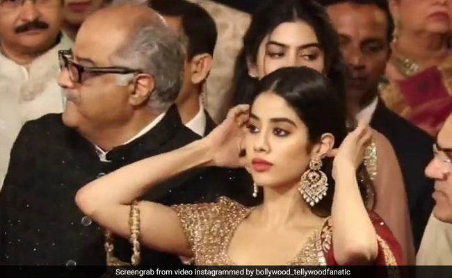 Isha Ambani Wedding: ईशा अंबानी की शादी में जाह्नवी कपूर और खुशी कपूर पहुंचीं ऐसे अंदाज में, मुंह से निकल जाएगा OMG- देखें Video