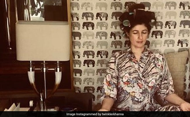 The Credit For This ROFL Pic Of Twinkle Khanna Is Akshay Kumar's