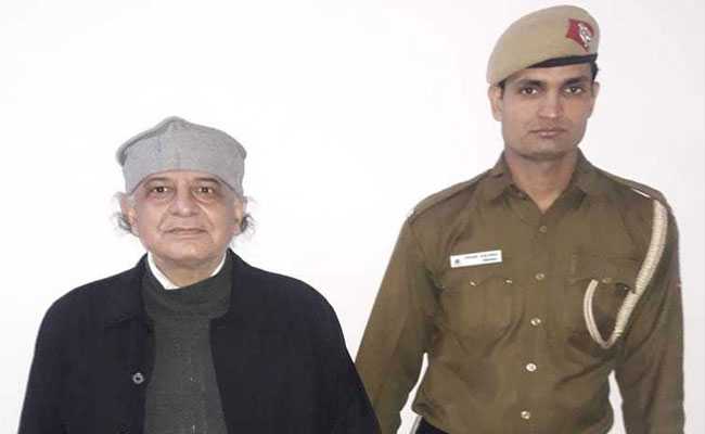 दिल्ली: भ्रूण की जांच करने के आरोपी डॉक्टर चढ़ा दिल्ली पुलिस के हत्थे, सहयोगी महिला भी गिरफ्तार