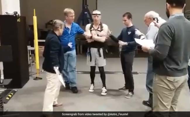 197 दिन स्पेस में रहने के बाद चलना भूल गया अंतरिक्ष यात्री, पैर रखते ही लड़खड़ाने लगे, देखें VIDEO