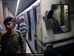 16 Passengers Fall Ill After Fire Onboard Kolkata Metro, Evacuated 16 Passengers Fall Ill After Fire Onboard Kolkata Metro, Evacuated