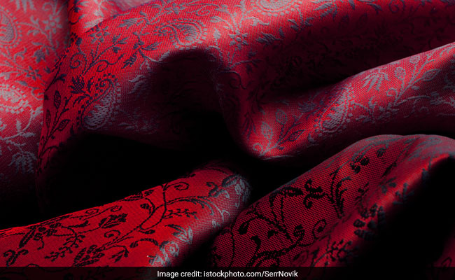 5 Shawls That Will Add A Classy Zing To Your Winter Outfits