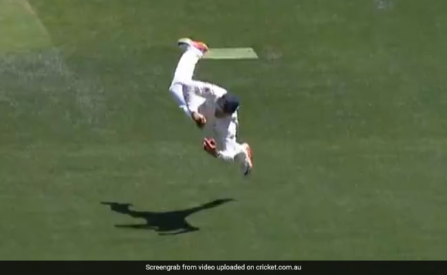 India Vs Australia: विराट कोहली को आउट करने के लिए हवा में उड़ गया कंगारू, एक हाथ से लिया कैच, देखें VIDEO