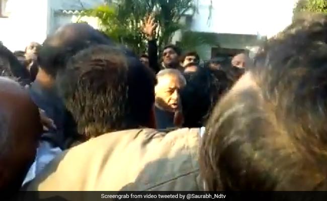 मध्य प्रदेश में अंदर ही अंदर उबल रही है कांग्रेस? ज्योतिरादित्य सिंधिया को घेरकर समर्थकों ने कहा- हंसी उड़ाते हैं 'वो' लोग