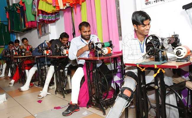 हार्डवेयर, नेटवर्किंग, मोबाइल और उपकरणों की मरम्मत की ट्रेनिंग लेकर दिव्यांग बन रहे आत्मनिर्भर