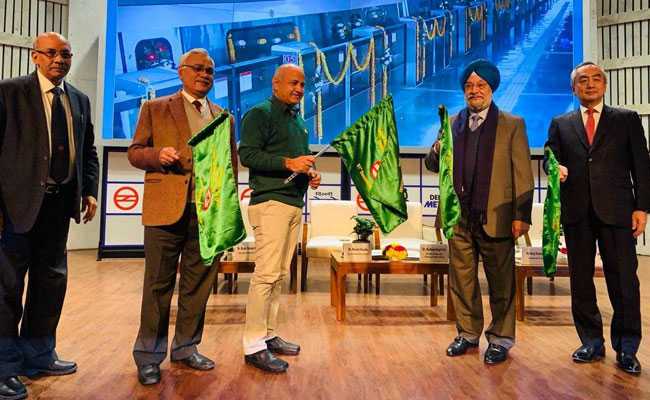 दिल्ली में मेट्रो शौकिया सवारी नहीं बल्कि रोज की जरूरत, किराया घटाया जाए : मनीष सिसोदिया