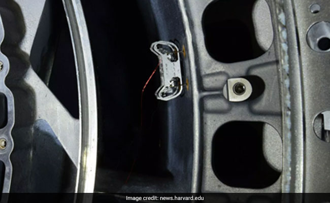 Harvard Has Made A Micro-Robot That Walks Upside Down. Watch