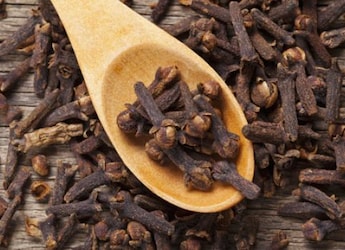How Adding Cloves To Your Diet Can Keep Hands And Feet Warm All Winter Long How Adding Cloves To Your Diet Can Keep Hands And Feet Warm All Winter Long