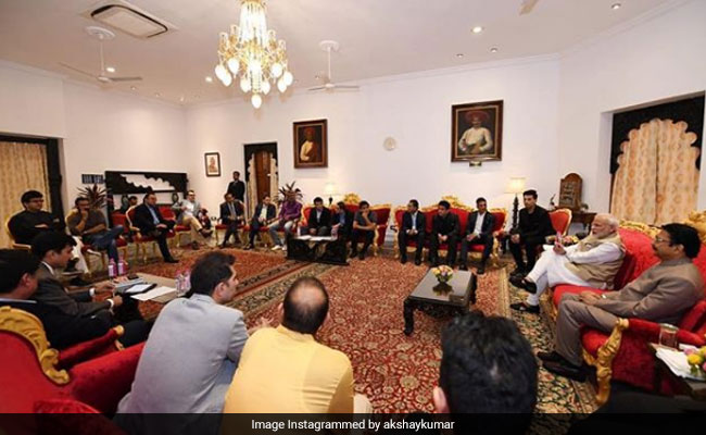 पीएम मोदी की 'नॉन बेटी' बॉलीवुड मीटिंग को देख भड़के लोग, ट्विटर पर यूं निकाला गुस्सा