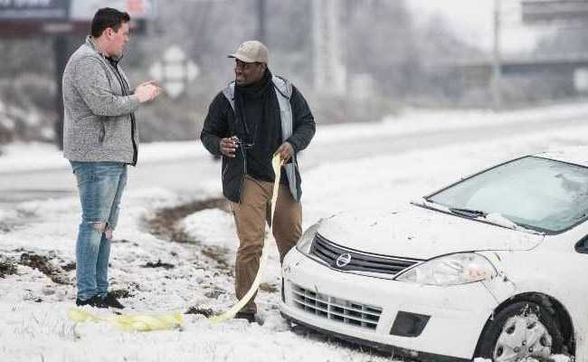 Trains, Flights Canceled As Snowstorm Hits Areas South Of Washington, DC