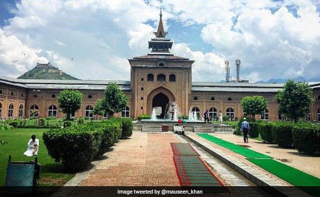 40 Arrested After Protests Inside Srinagar's Jamia Masjid