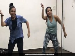 Monalisa Dance Video: मोनालिसा ने सलमान खान के सॉन्ग पर लगाए ऐसे ठुमके, Video ने बरपाया कहर Monalisa Dance Video: मोनालिसा ने सलमान खान के सॉन्ग पर लगाए ऐसे ठुमके, Video ने बरपाया कहर