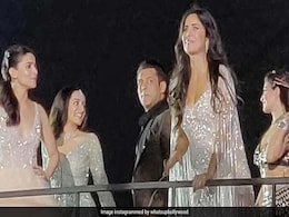 सलमान खान ने कैटरीना कैफ, आलिया भट्ट, श्रद्धा कपूर और जैकलीन फर्नींडिस के साथ मनाया न्यू ईयर, देखें Video सलमान खान ने कैटरीना कैफ, आलिया भट्ट, श्रद्धा कपूर और जैकलीन फर्नींडिस के साथ मनाया न्यू ईयर, देखें Video