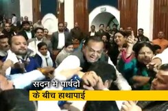 सदन में भिड़े BJP-AAP के पार्षद सदन में भिड़े BJP-AAP के पार्षद
