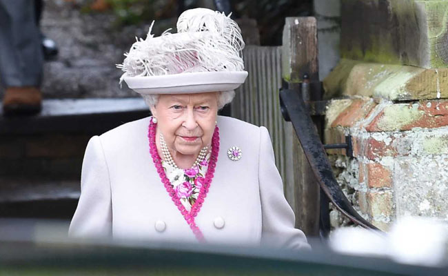 Queen Warns Of ''Tribalism'' In Christmas Address