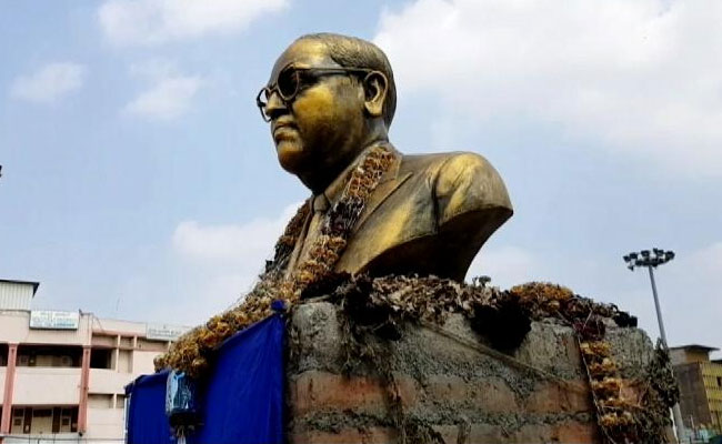 बेंगलुरु के सिटी मार्केट इलाके में रातोंरात लगा दी गई बाबा साहेब भीमराव अंबेडकर मूर्ति! जांच जारी