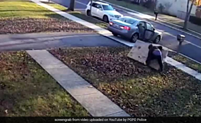 In Hilarious Video, Thief Struggles To Carry Huge TV After Stealing It