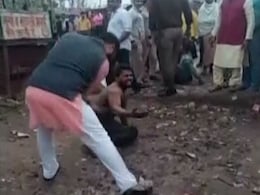 AAP Legislator's Aide Mercilessly Beats Man In Front Of Cops In Delhi AAP Legislator's Aide Mercilessly Beats Man In Front Of Cops In Delhi