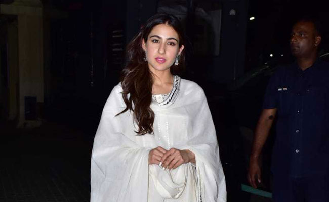 Sara Ali Khan Loves Her Ethnic Whites. 5 Picks For You To Try
