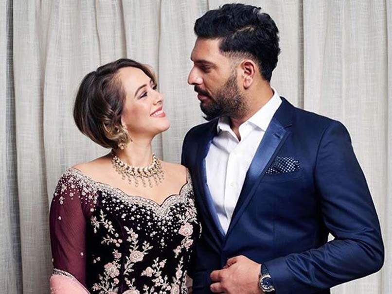 Yuvraj Singh Hazel Keech Celebrate Christmas With Ashish Nehra Ajit Agarkar See Picture Cricket News Nehra made his odi debut against zimbabwe in harare in 2001. yuvraj singh hazel keech celebrate
