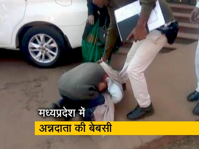 न्यूज टाइम इंडिया: कलेक्टर के पैरों में गिरा किसान