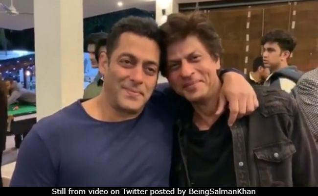 Shah Rukh And Salman Khan Revisit 'Fond Memories,' Watch <I>Karan Arjun</i> Together
