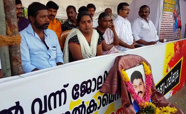After Husband's Death, 26-Year-Old Woman Protests At Kerala Secretariat