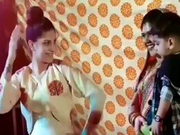 सपना चौधरी ने लगाए ऐसे ठुमके, नन्हे बच्चे का यूं आया रिएक्शन- Video हुआ वायरल सपना चौधरी ने लगाए ऐसे ठुमके, नन्हे बच्चे का यूं आया रिएक्शन- Video हुआ वायरल
