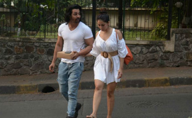 'Nothing To Hide:' Harshvardhan Rane When Asked If He's Dating Kim Sharma