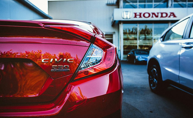 Honda Retrofits 10 Minivans To Transport Detroiters For Virus Tests