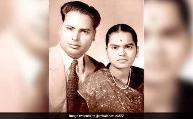 धीरूभाई अंबानी की LOVE STORY: हर काम का शुभारंभ पत्नी कोकिलाबेन से करवाते थे Dhirubhai, पत्नी को यूं दिखाई पूरी दुनिया