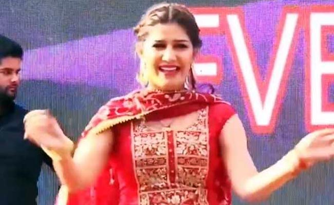 सपना चौधरी ने 'तेरे नजर लाग जाएगी' पर किया जबरा डांस, लाल सूट में हरियाणवी छोरी ने उड़ाया गरदा- देखें Video